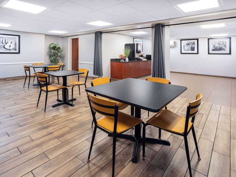 Café da manhã para viagem grátis todos os dias