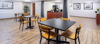 Super 8 by Wyndham Mount Laurel