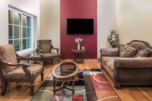 Super 8 by Wyndham Fort Worth North