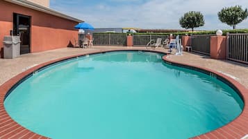 Piscine extérieure (ouverte en saison)