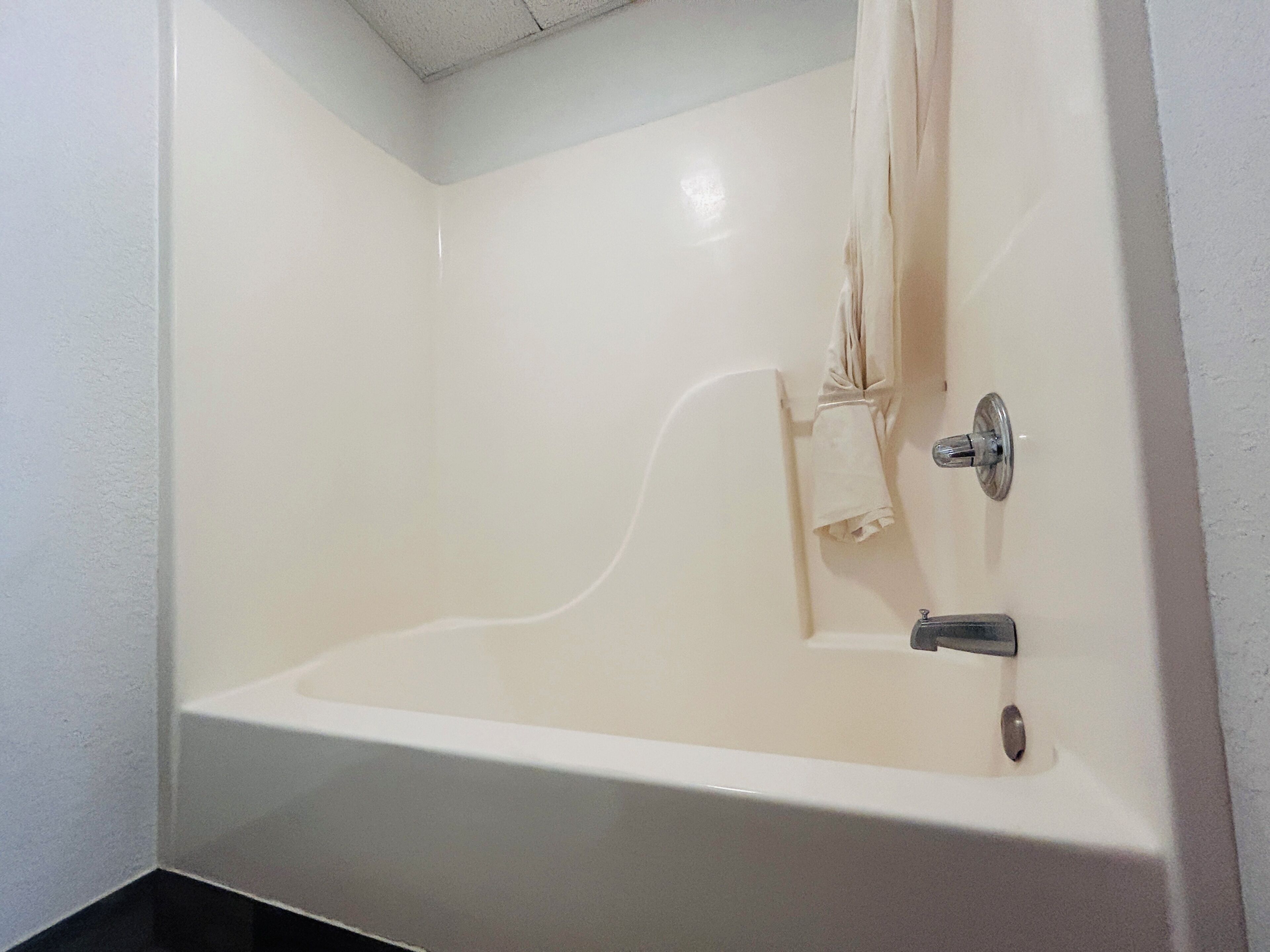 Gratis toiletartikelen, een haardroger, handdoeken
