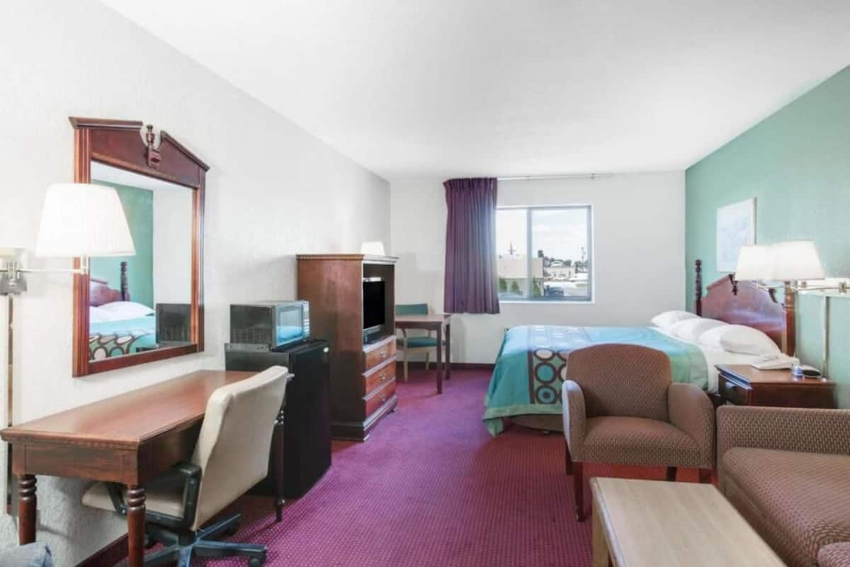Suite, 1 King Bed