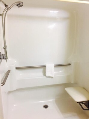 淋浴/盆浴组合、吹风机、浴袍、毛巾