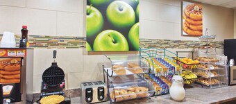 La Quinta Inn & Suites by Wyndham Columbus - Grove City