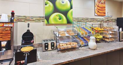 La Quinta Inn & Suites by Wyndham Columbus - Grove City