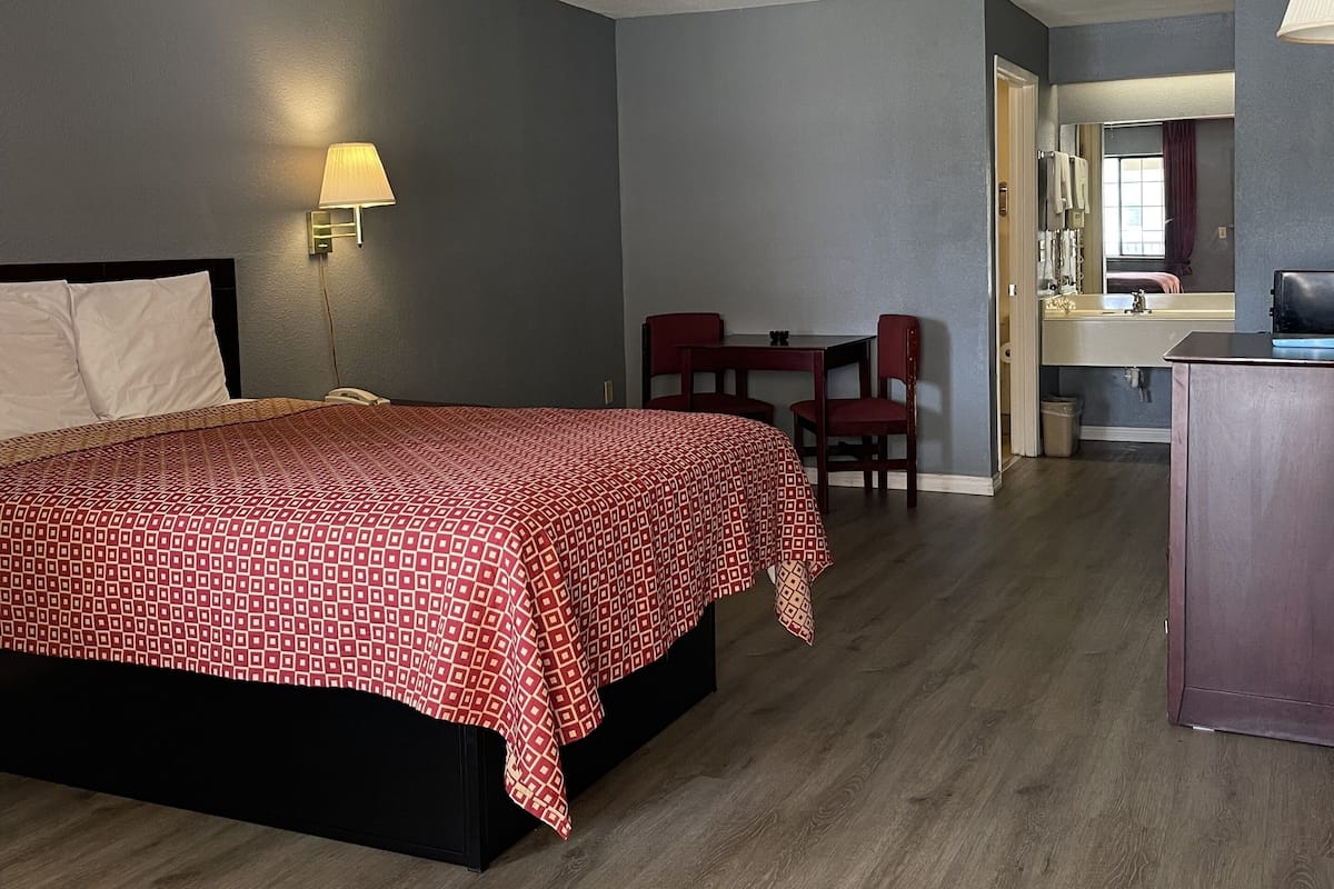 Room, 1 Queen Bed, Smoking | Desk, iron/ironing board, free WiFi, wheelchair access