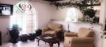 Majestic Inn