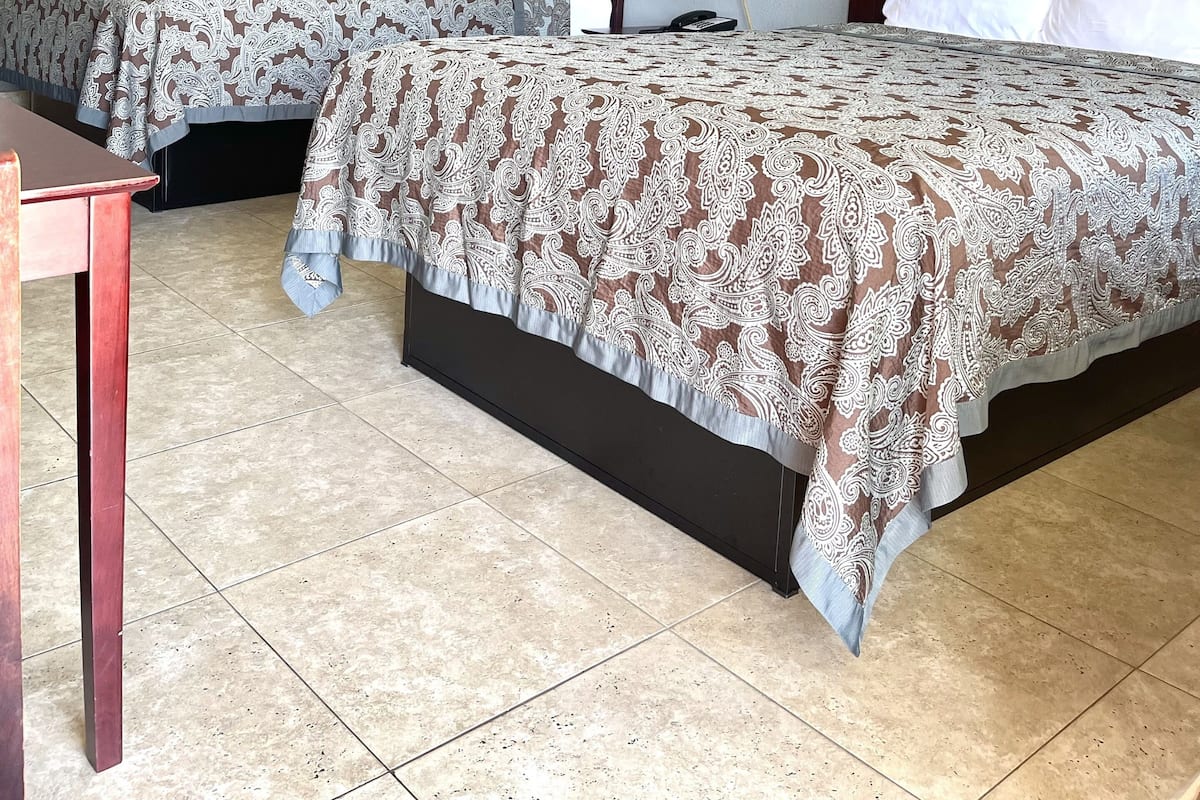 Desk, iron/ironing board, free WiFi, wheelchair access