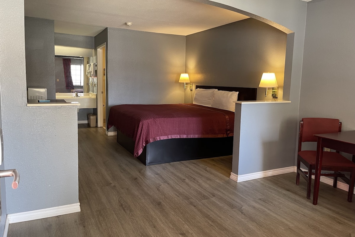 Room, 1 King Bed, Smoking | Desk, iron/ironing board, free WiFi, wheelchair access