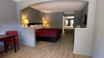 Rom, 1 kingsize-seng, ikke-røyk | Skrivebord, strykejern/-brett, wi-fi (inkludert) og rullestolvennlig