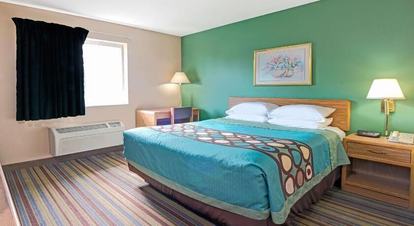 Desk, free cribs/infant beds, rollaway beds, free WiFi
