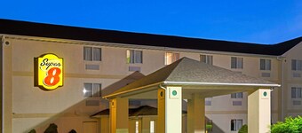 Super 8 by Wyndham Pontoon Beach IL/St. Louis MO Area