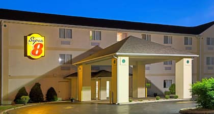 Super 8 by Wyndham Pontoon Beach IL/St. Louis MO Area