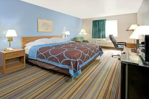 Desk, free cribs/infant beds, rollaway beds, free WiFi