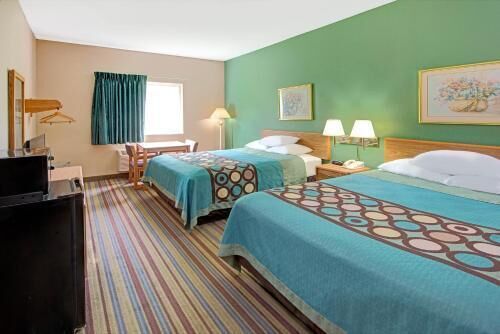 Desk, free cribs/infant beds, rollaway beds, free WiFi