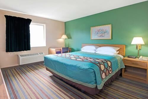 Desk, free cribs/infant beds, rollaway beds, free WiFi