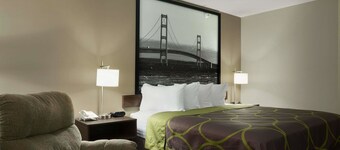 Super 8 by Wyndham Manistee