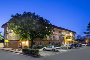 Exterior - Super 8 by Wyndham Chico (Chico)