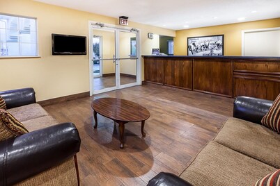 Premier Inn Palestine