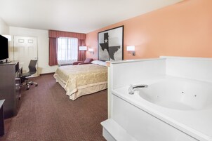 Escritorio, cortinas blackout, wifi gratis y ropa de cama 