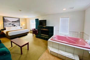 Junior Suite, 1 King Bed, Non Smoking - Super 8 by Wyndham 100 Mile House (100 Mile House)