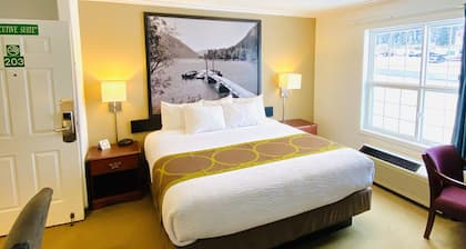 Super 8 by Wyndham 100 Mile House