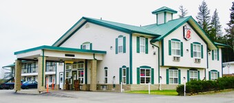 Super 8 by Wyndham 100 Mile House