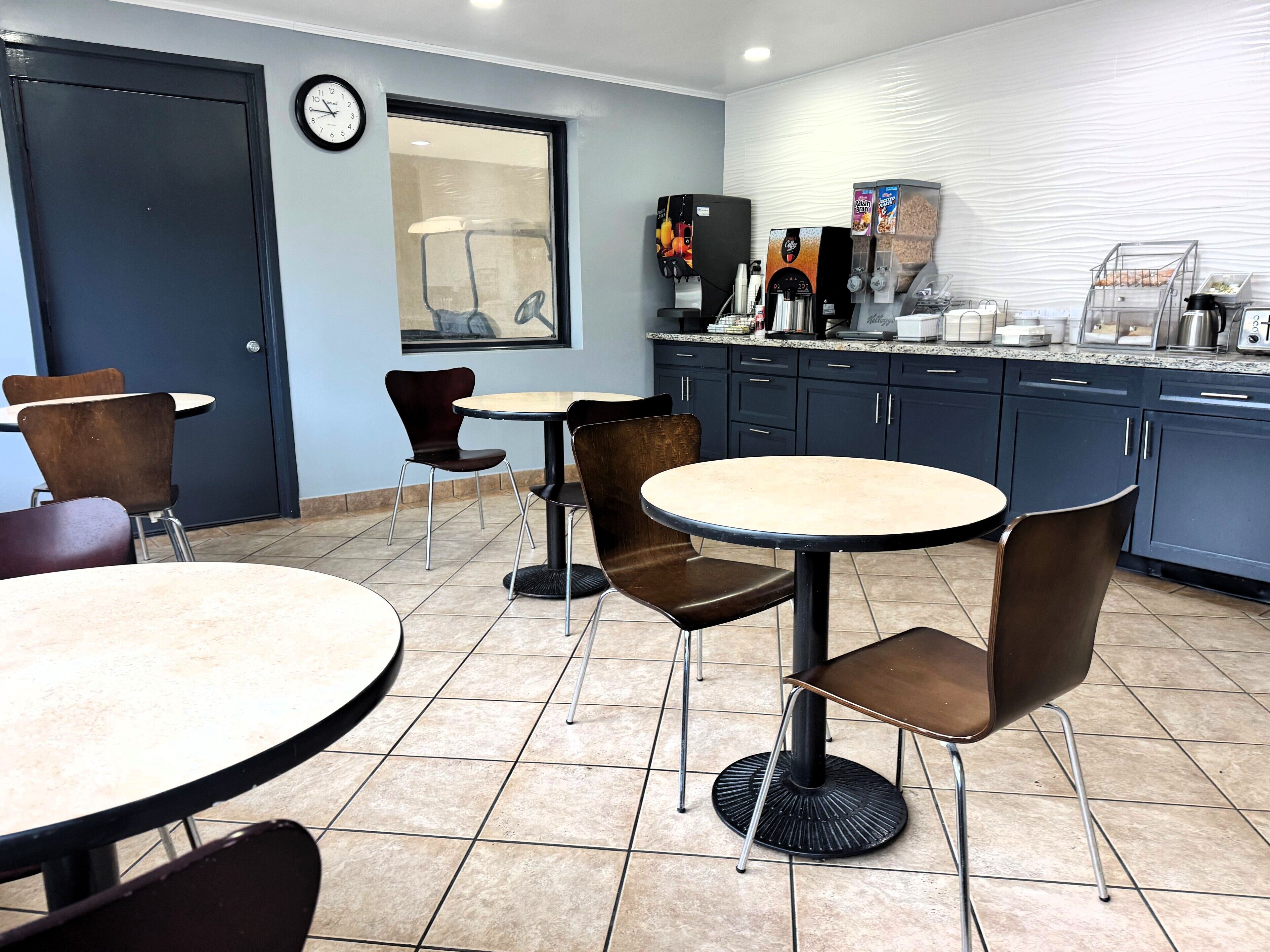 含每日吃到飽早餐