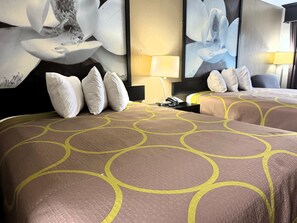 Individually decorated, individually furnished, desk, laptop workspace - Super 8 by Wyndham Tupelo Airport (Tupelo)