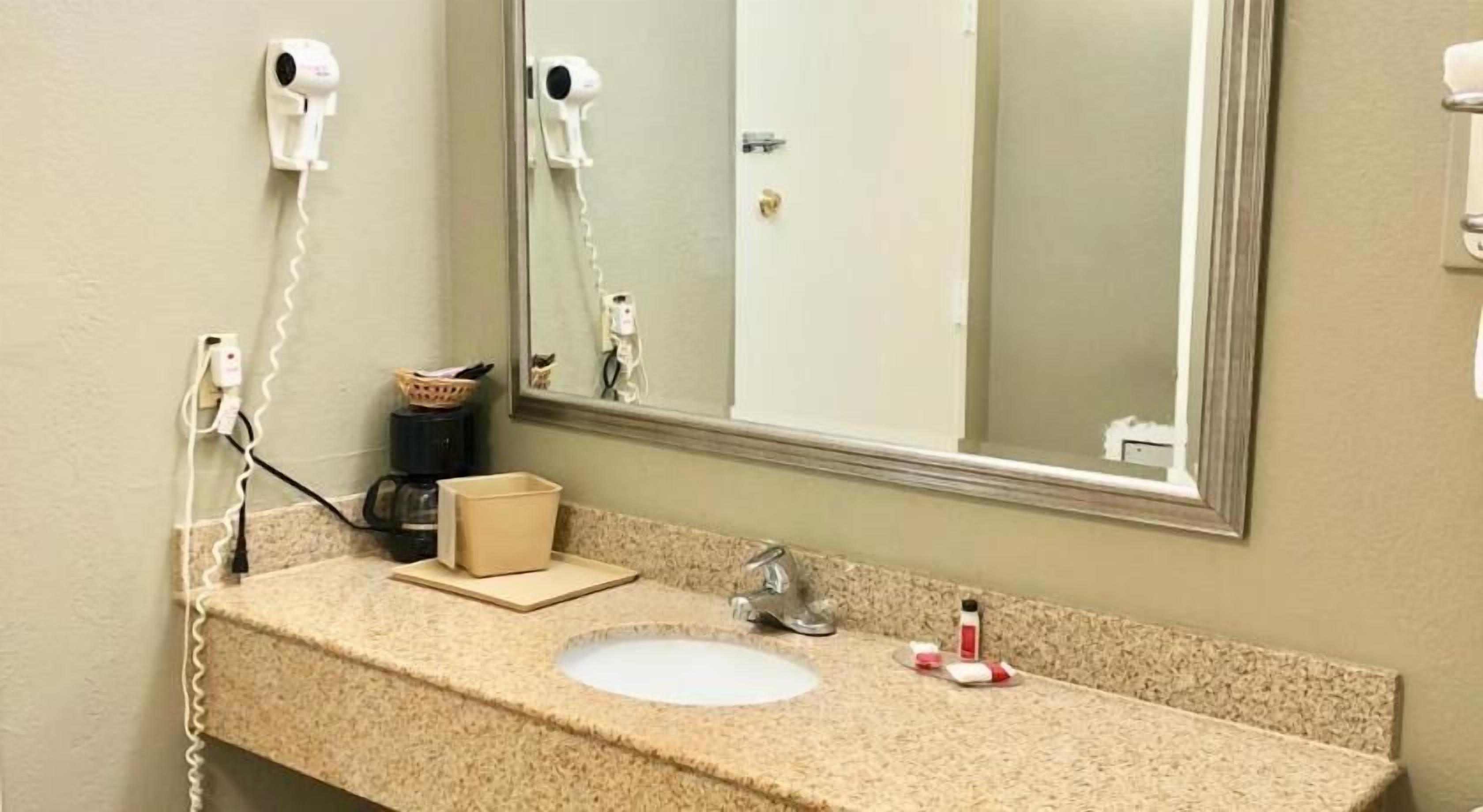 Bagno | Set di cortesia gratuito, asciugacapelli, asciugamani