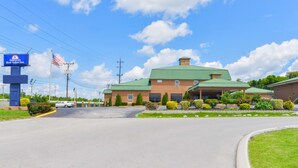 A motel with a green roof, a parking lot, and a sign for 'America's Best Value Inn'. - Americas Best Value Inn Goodlettsville Nashville N (Goodlettsville)