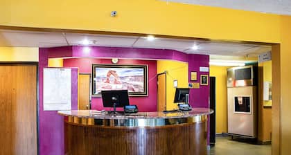 Rodeway Inn & Suites