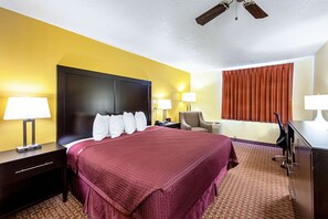 Standardzimmer, 1 King-Bett, Nichtraucher | Bügeleisen/Bügelbrett, kostenloses WLAN, Bettwäsche