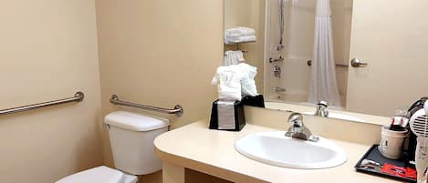 Combined shower/tub, free toiletries, hair dryer, towels