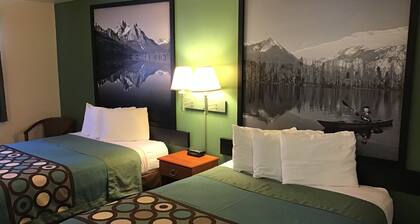 Super 8 by Wyndham Salmon