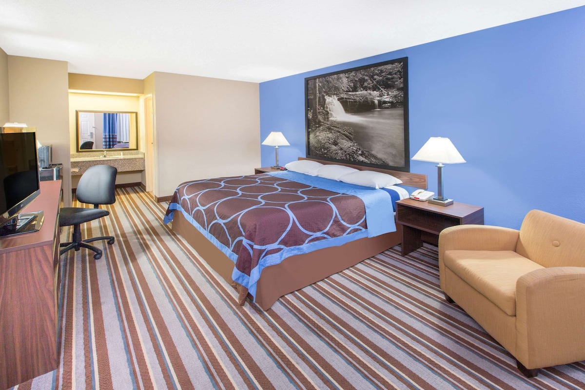 Blackout drapes, free cribs/infant beds, rollaway beds, free WiFi