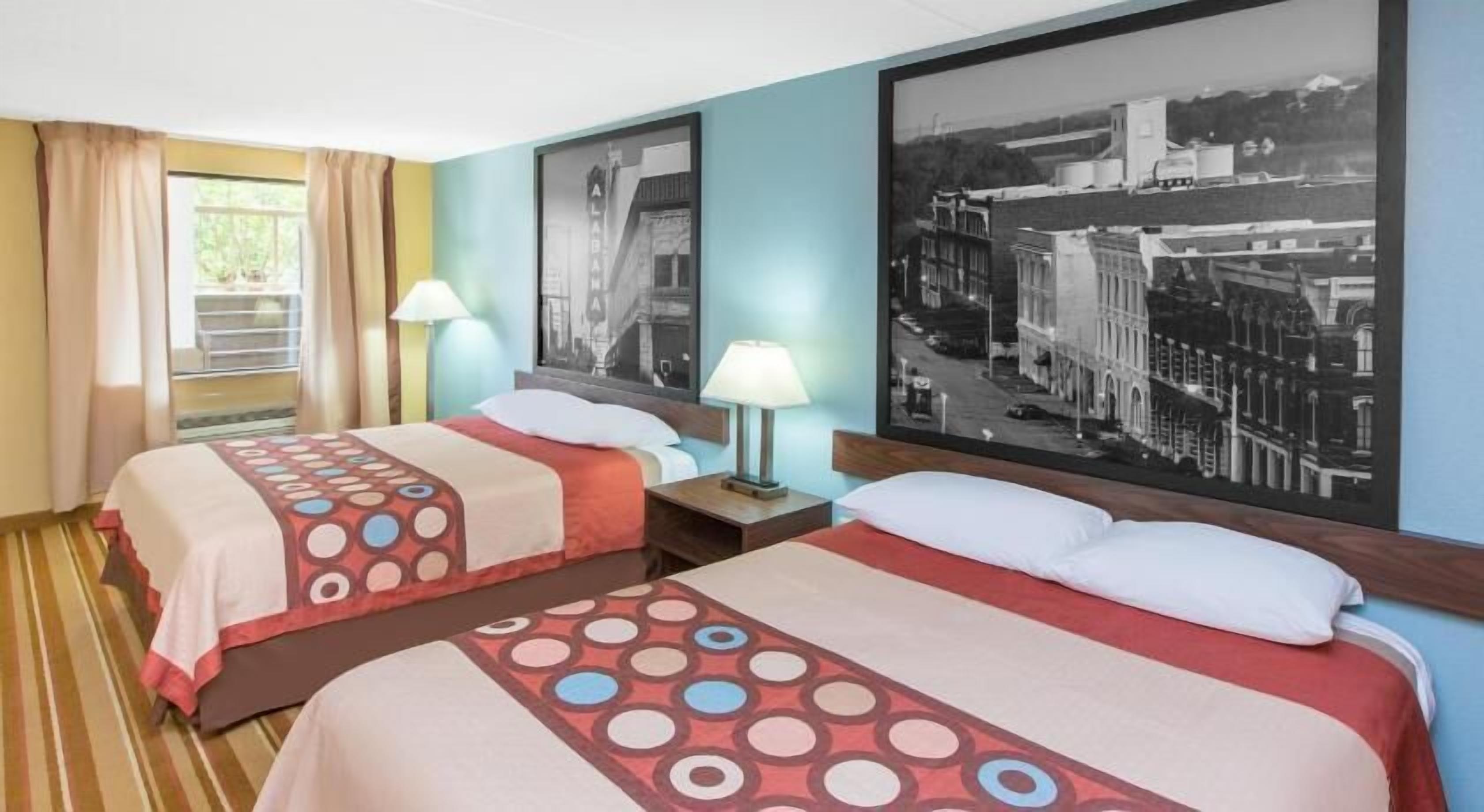 Cortinas blackout, cunas gratuitas y camas plegables/adicionales 