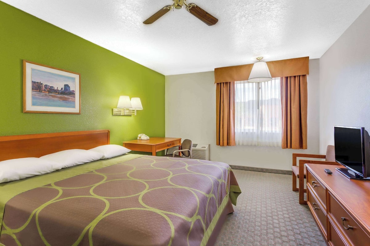 Desk, blackout drapes, iron/ironing board, free WiFi