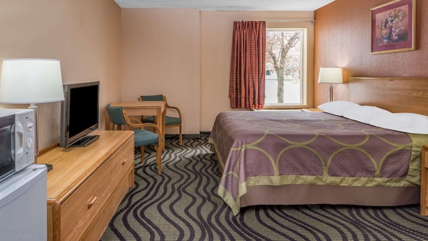 Iron/ironing board, free cots/infant beds, rollaway beds, free WiFi - Super 8 by Wyndham Batavia E of Darien Lake Theme Park (Batavia)