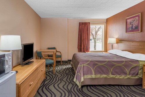 Super 8 by Wyndham Batavia E of Darien Lake Theme Park