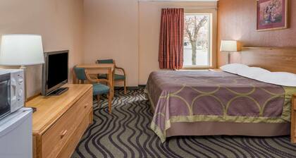 Super 8 by Wyndham Batavia E of Darien Lake Theme Park