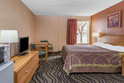 Super 8 by Wyndham Batavia E of Darien Lake Theme Park