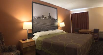 Super 8 by Wyndham Batavia E of Darien Lake Theme Park