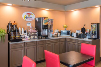 Super 8 by Wyndham Batavia E of Darien Lake Theme Park