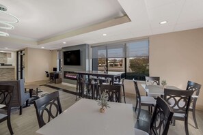 Free daily self-service breakfast  - Quality Inn & Suites Aiken South (Aiken)