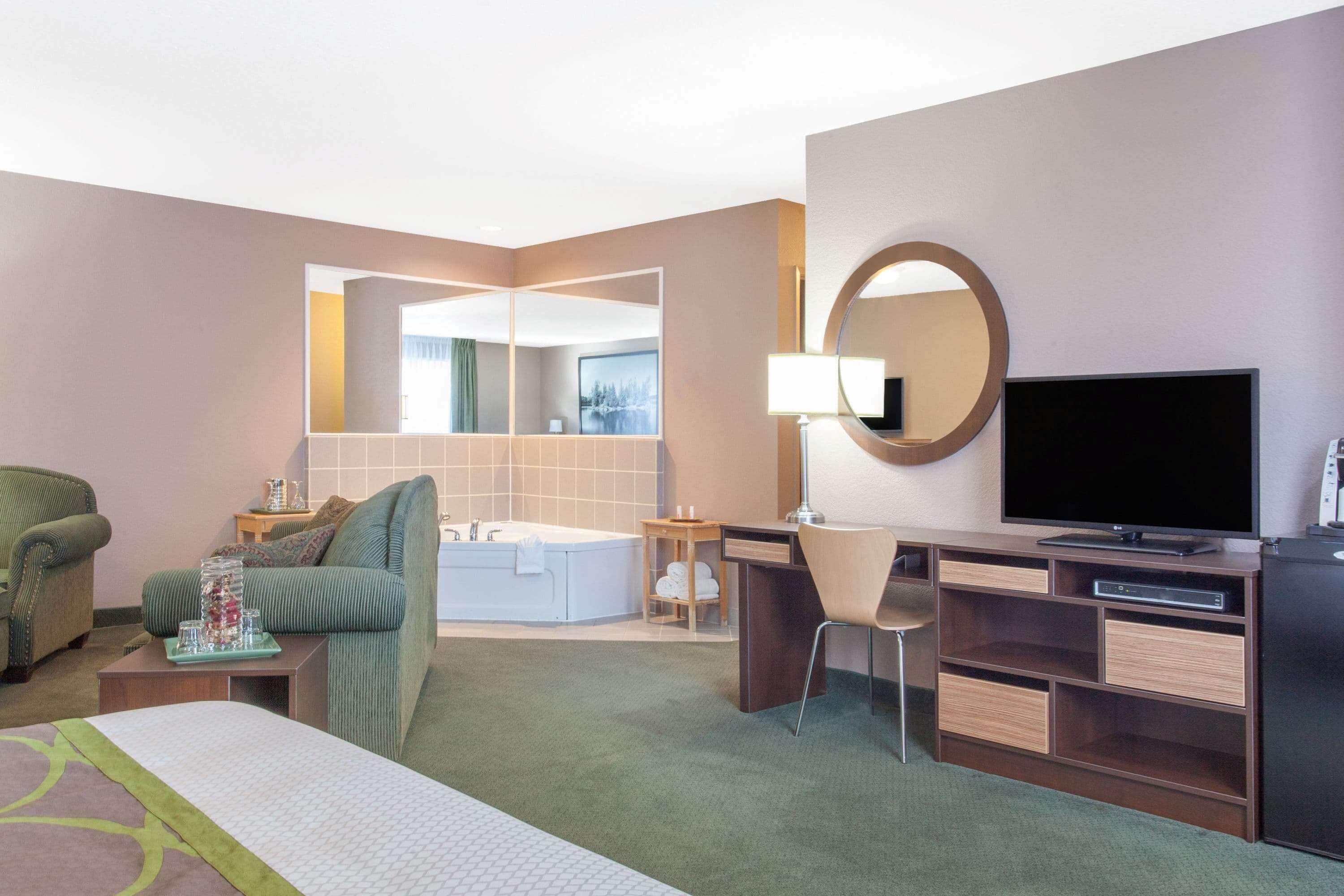 Deluxe Studio Suite, 1 King Bed, Non Smoking | In-room safe, desk, laptop workspace, iron/ironing board