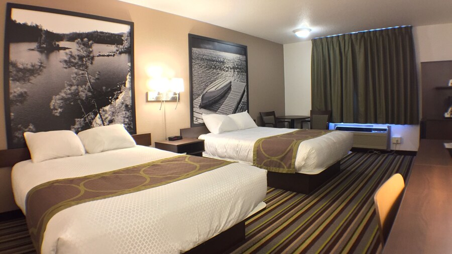 Super 8 by Wyndham Kenora