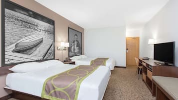 خزنة داخل الغرفة ومكتب ومساحة عمل للكمبيوتر المحمول ومكواة/لوح كي