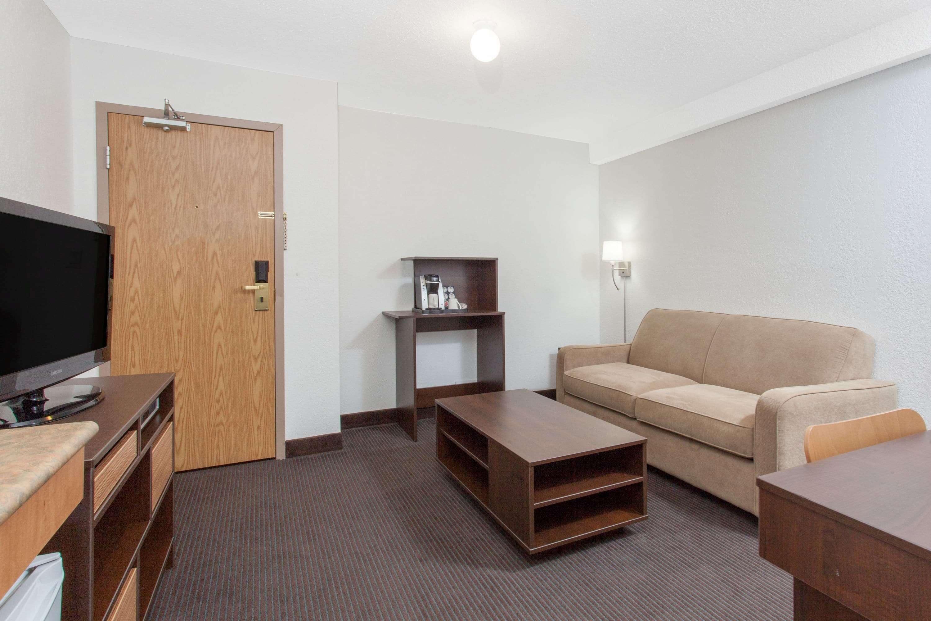 Suite, 1 King Bed, Non Smoking (One Bedroom)