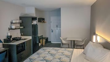 Fridge, microwave, toaster, cookware/dishes/utensils